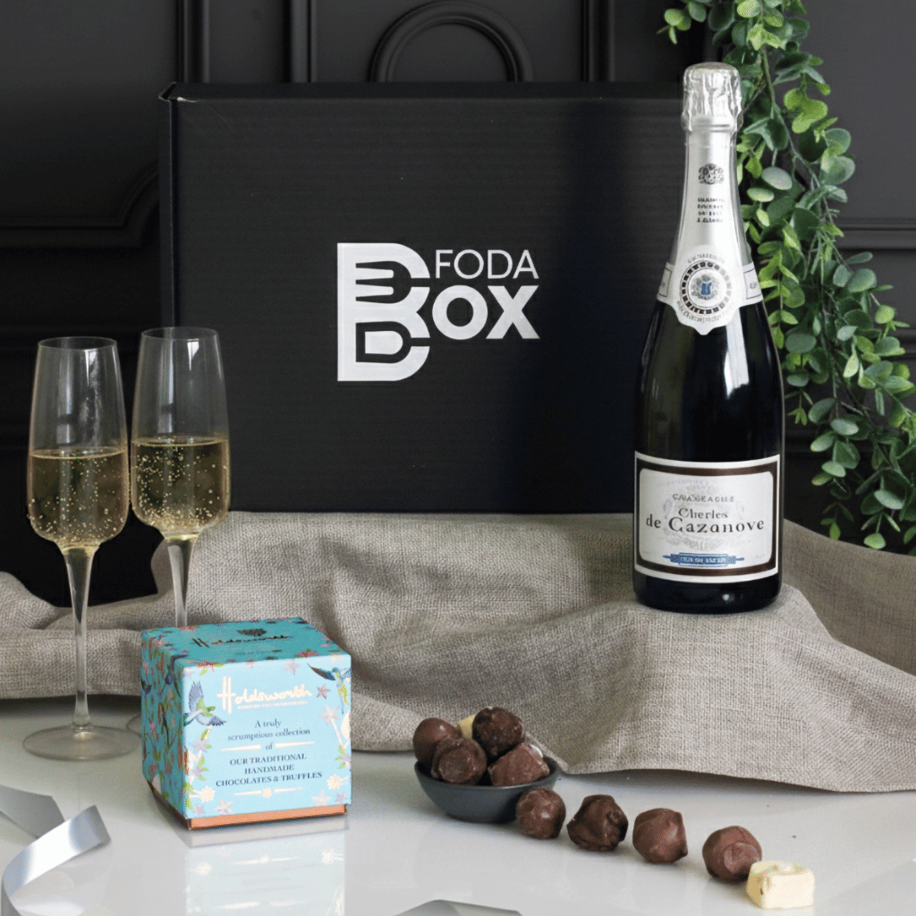 Thumbnail: Champagne & truffles gift set Image 1