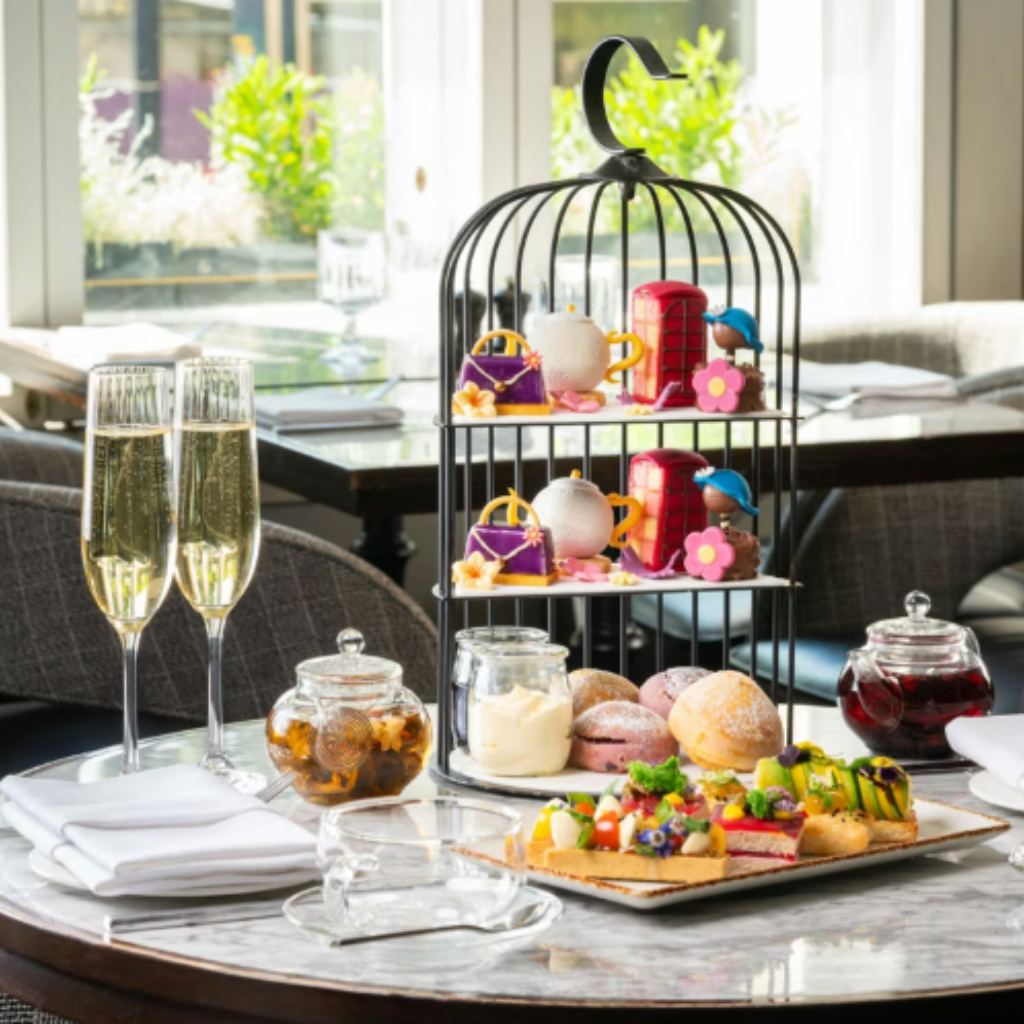 Thumbnail: Kensington Palace Visit & London Afternoon Tea for Two Image 3