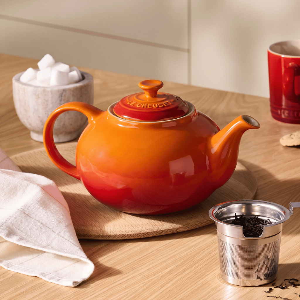 Thumbnail: Classic stoneware teapot Image 1