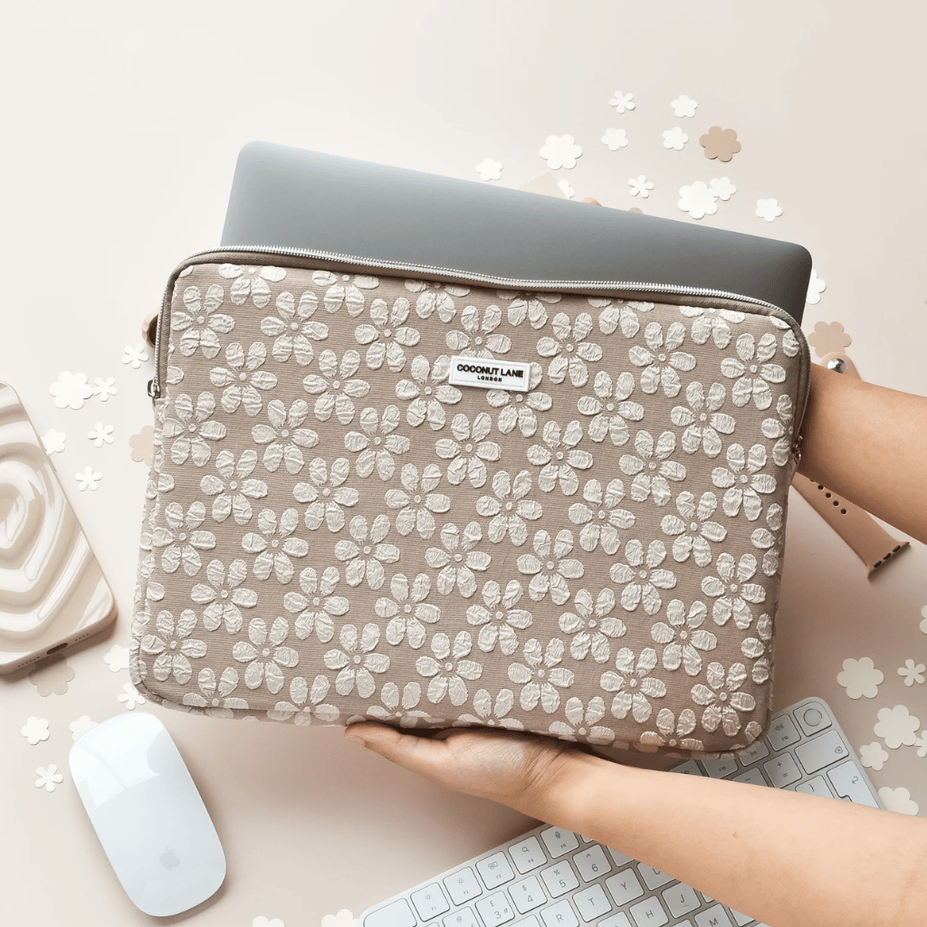 Thumbnail: Textured laptop sleeve Image 3