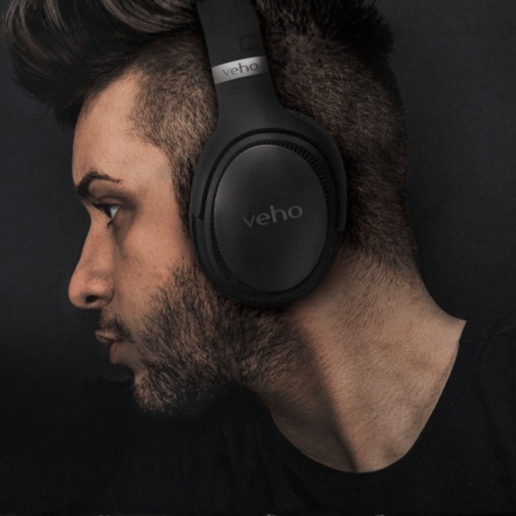 Thumbnail: Wireless headphones with microphone Image 4