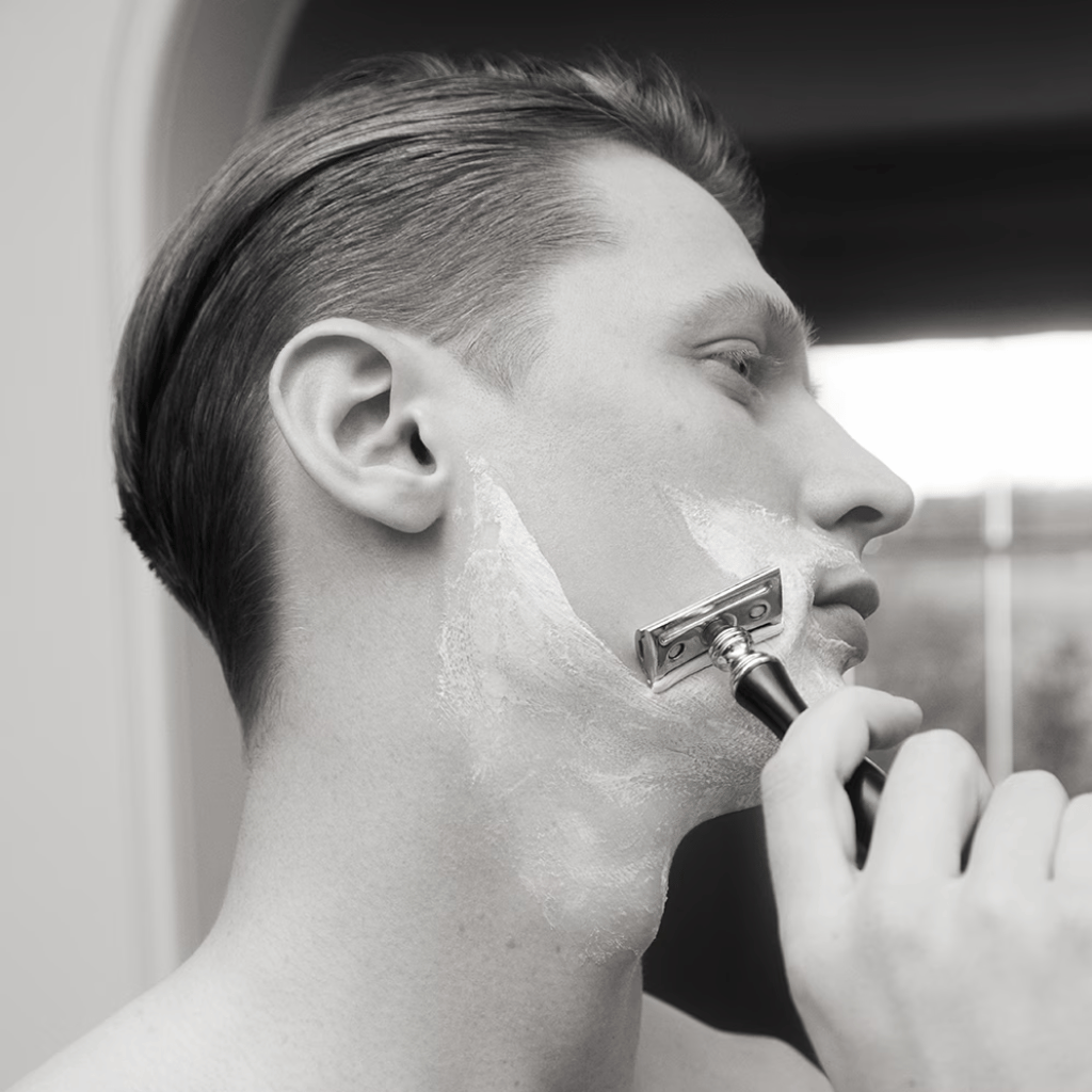 Thumbnail: Men's toiletries Image 2