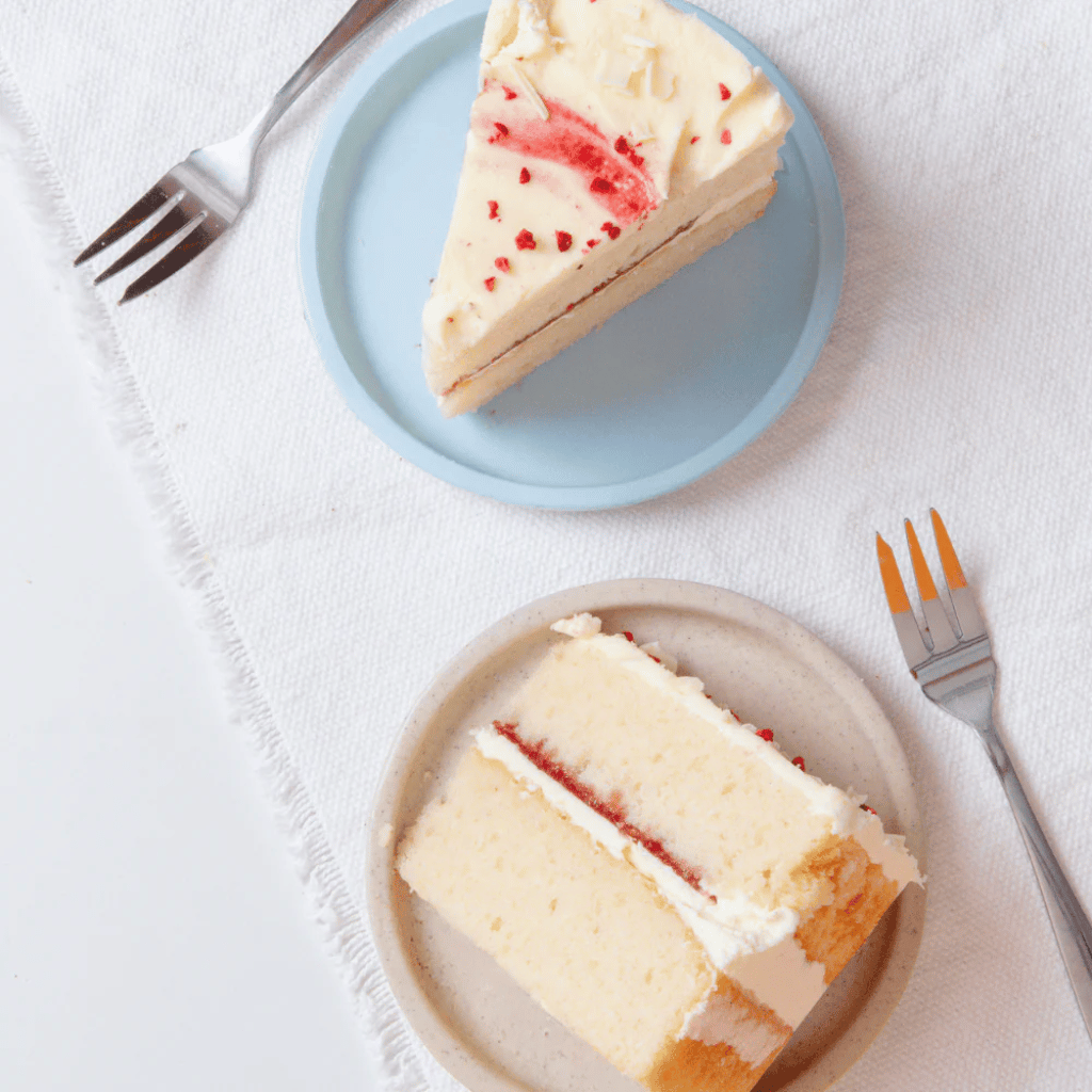 Thumbnail: Large sponge cake Image 7