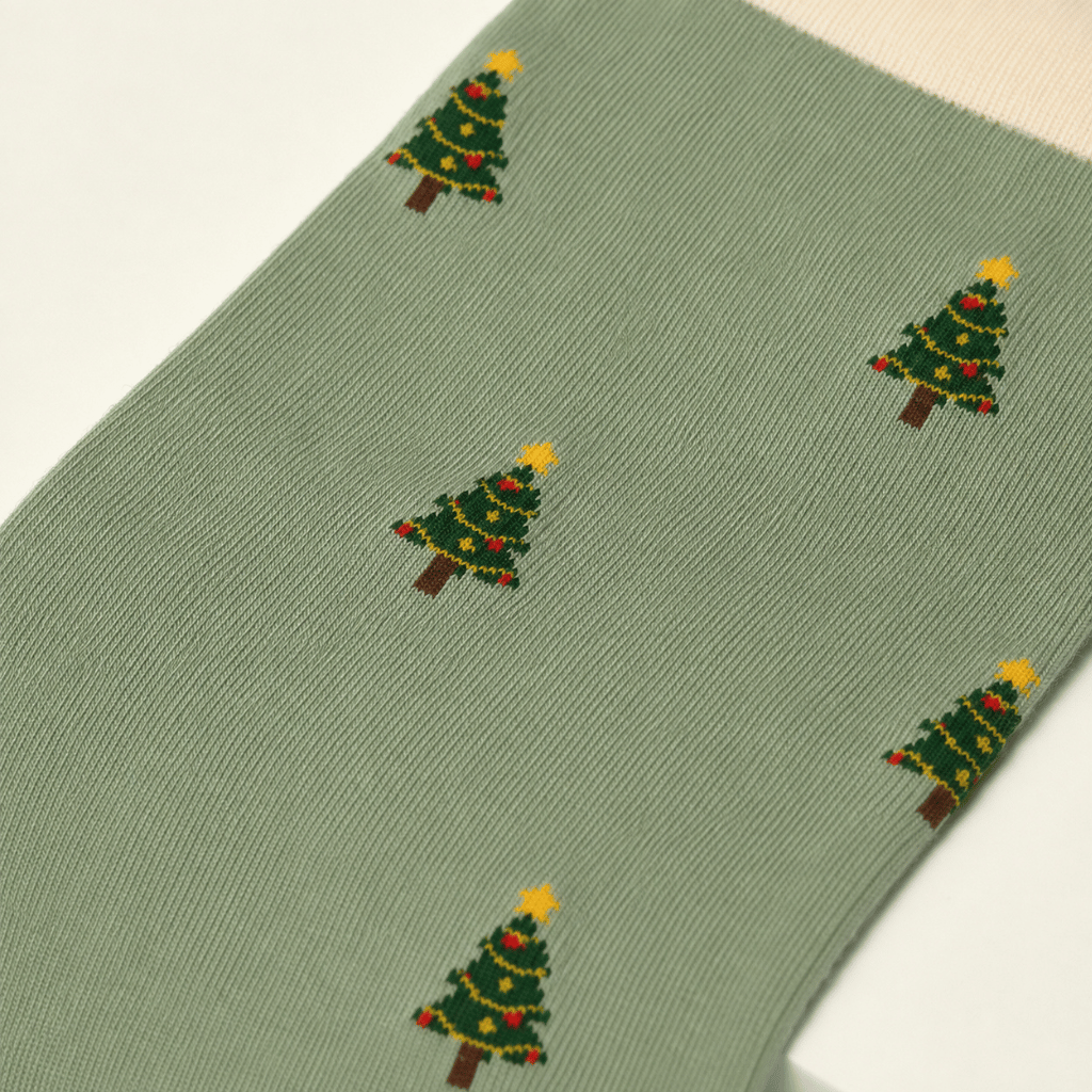 Thumbnail: 1 pair of women's festive bamboo socks Image 2