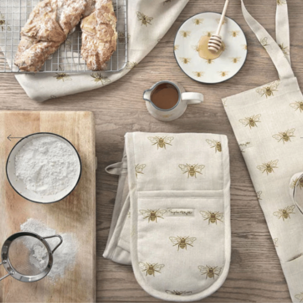 Thumbnail: Linen double oven glove Image 1