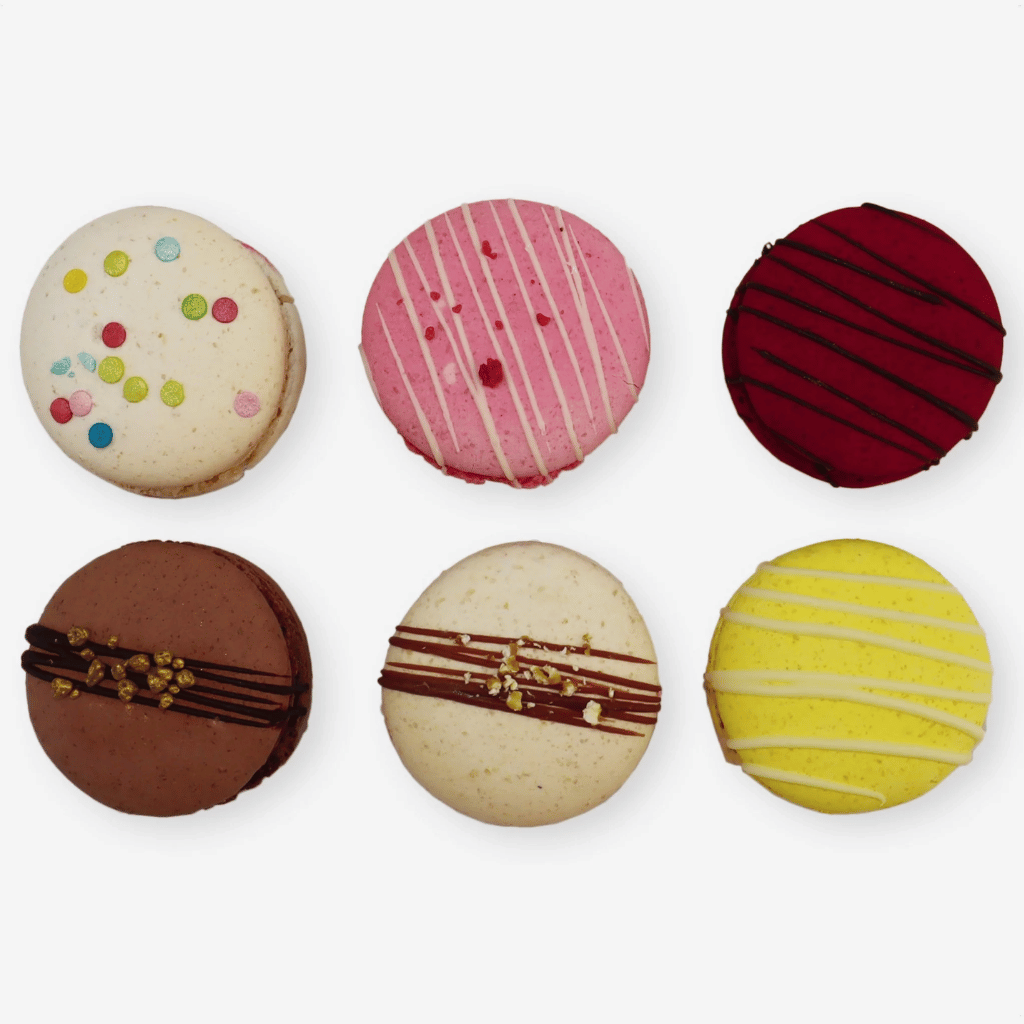 Thumbnail: 12 Birthday macarons Image 4