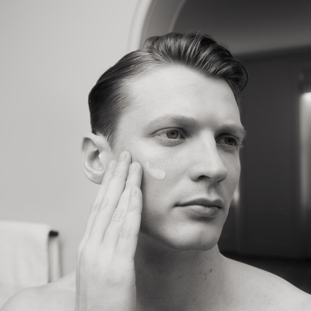 Thumbnail: Men's toiletries Image 3