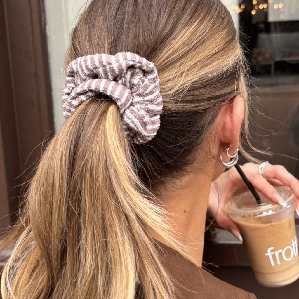 Thumbnail: Hair scrunchie Image 1