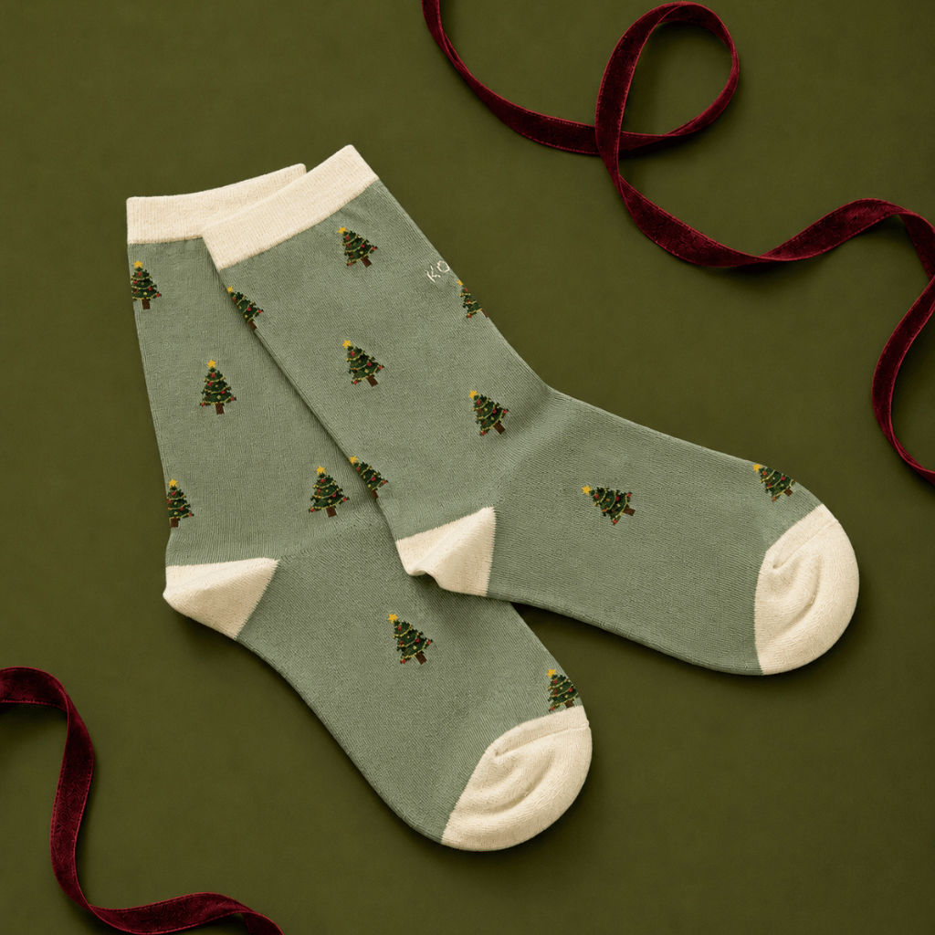 Thumbnail: 1 pair of women's festive bamboo socks Image 1