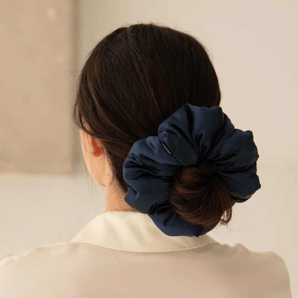 Thumbnail: Silk scrunchie Image 4