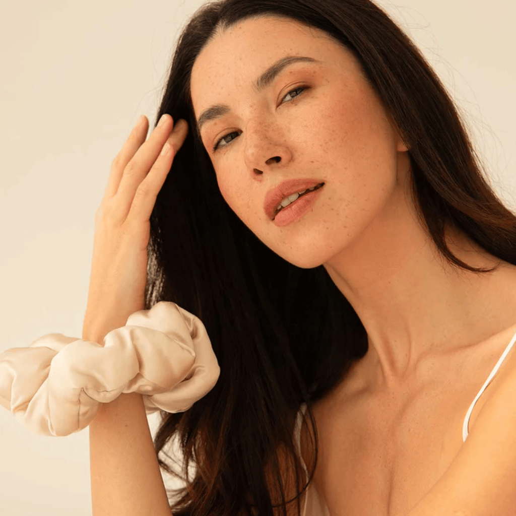 Thumbnail: Silk scrunchie Image 3