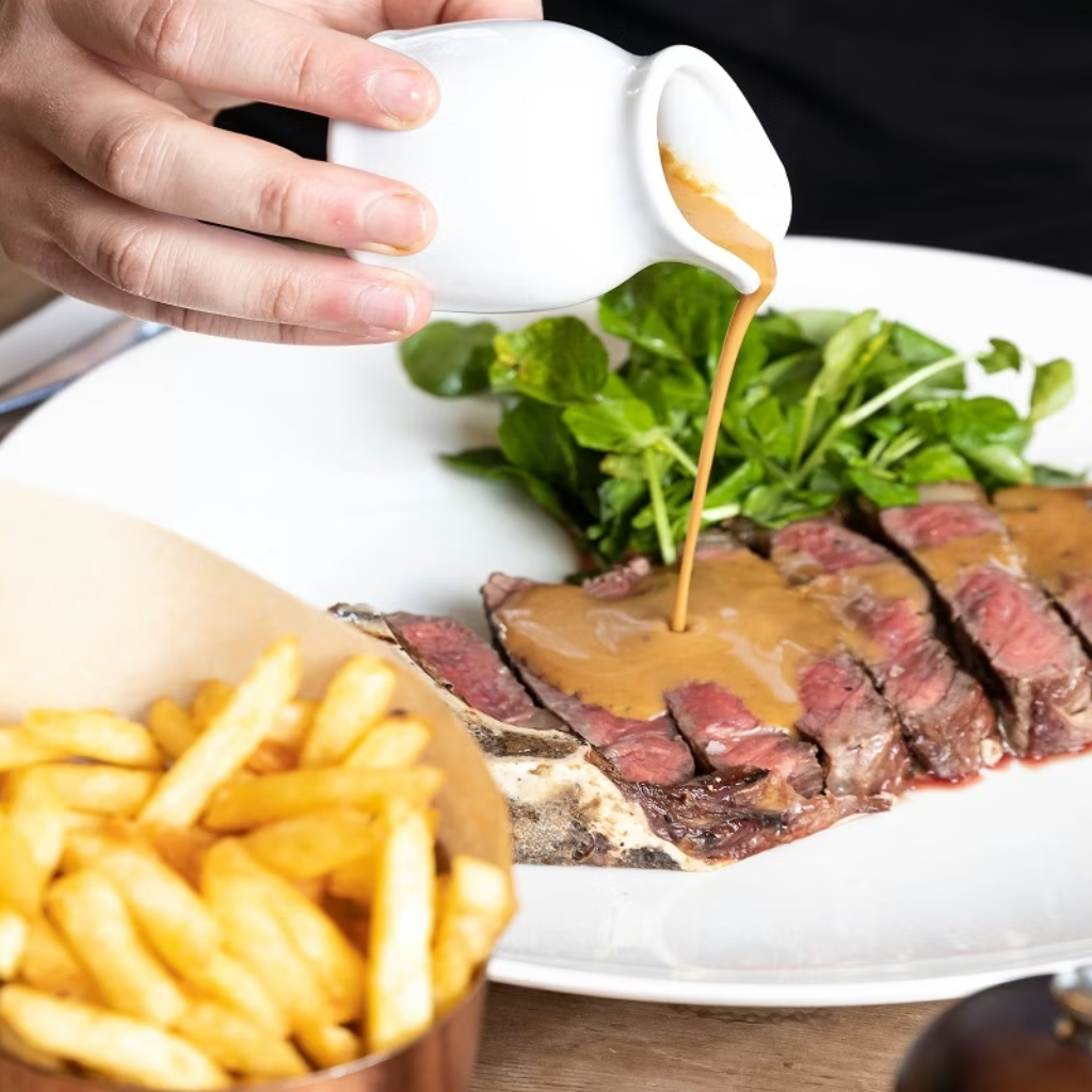 Thumbnail: Kensington Palace Visit + London Steak & Wine for Two Image 3