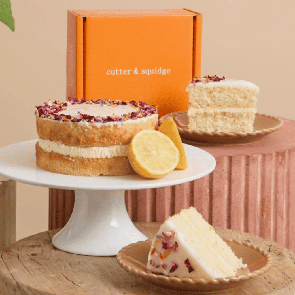 Thumbnail: Large sponge cake Image 1