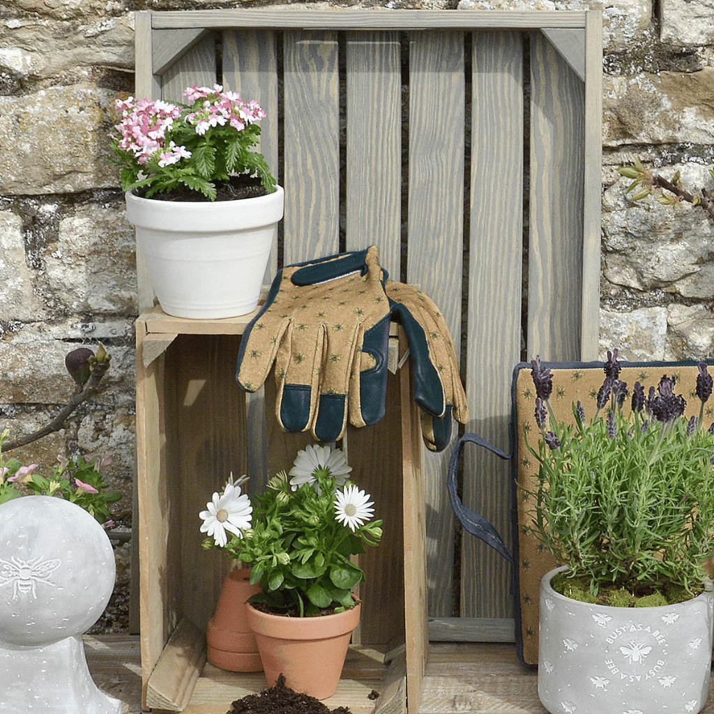 Thumbnail: Bees gardening gloves Image 4