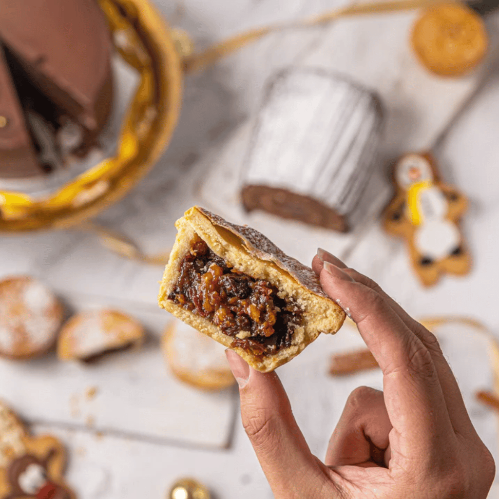 Thumbnail: Box of 6 deep filled mince pies Image 3
