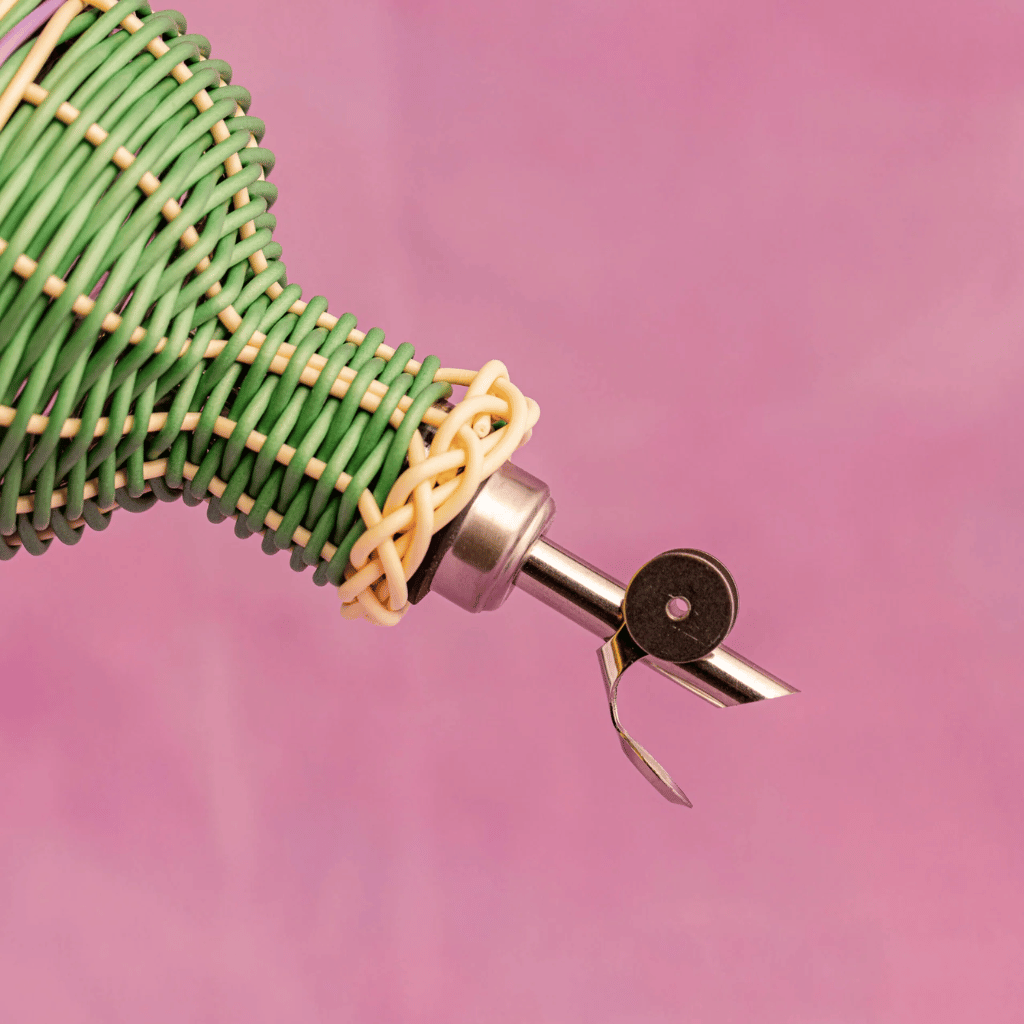 Thumbnail: Hand-woven oil pourer Image 4