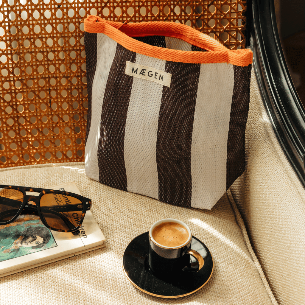 Thumbnail: Striped tote & pouch Image 4