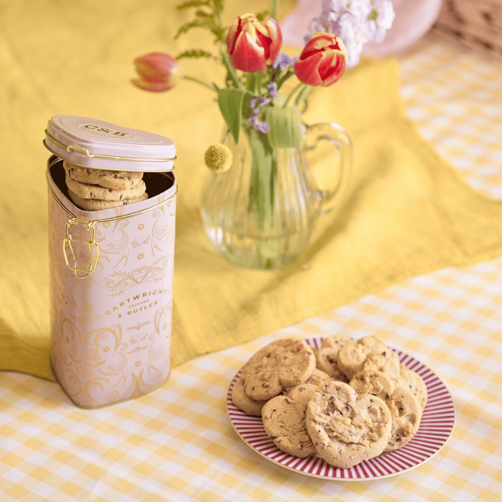 Thumbnail: Heart biscuit tin Image 1