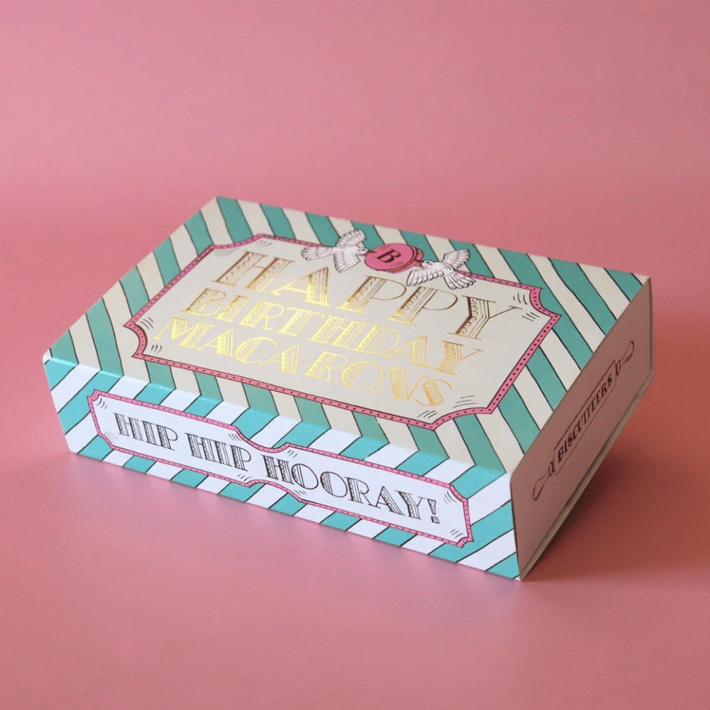 Thumbnail: 12 Birthday macarons Image 5