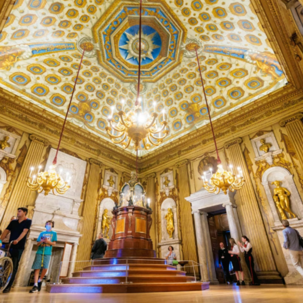 Thumbnail: Kensington Palace Visit & London Afternoon Tea for Two Image 2