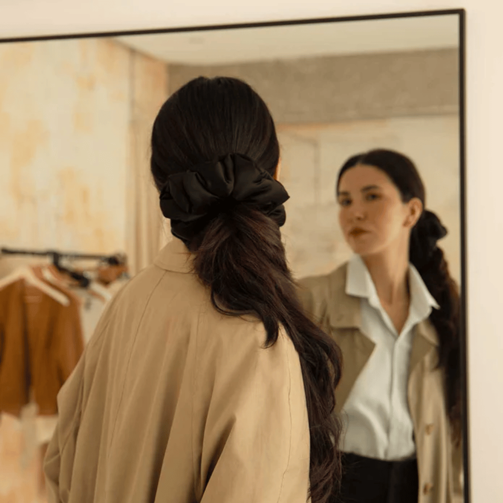 Thumbnail: Silk scrunchie Image 7