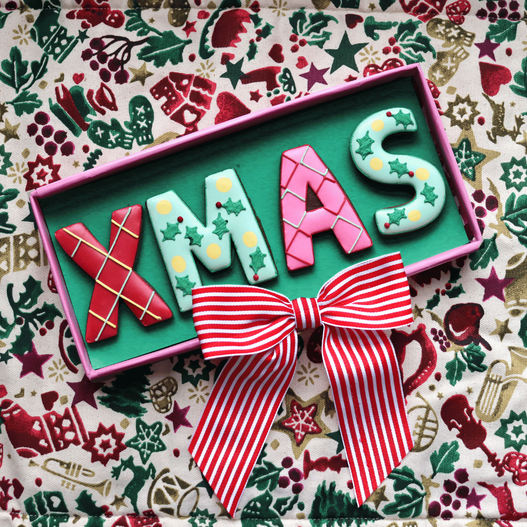 Thumbnail: Hand-iced Christmas biscuits Image 1