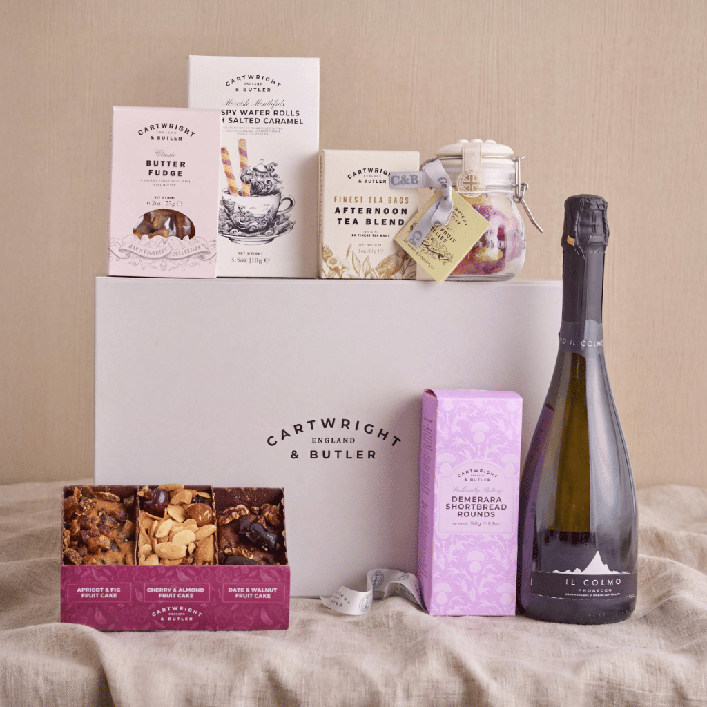 Sparkling afternoon tea hamper Image 1