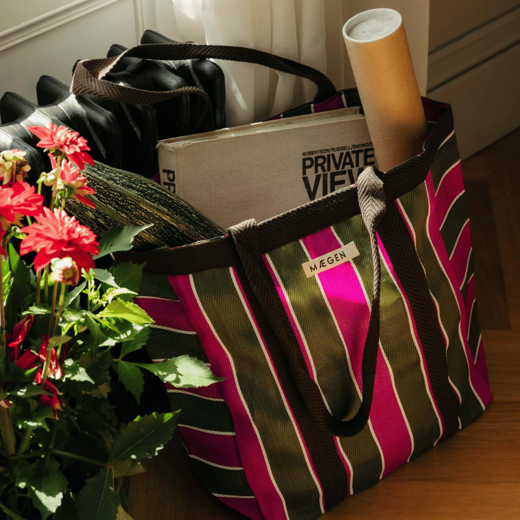 Thumbnail: Striped tote & pouch Image 9