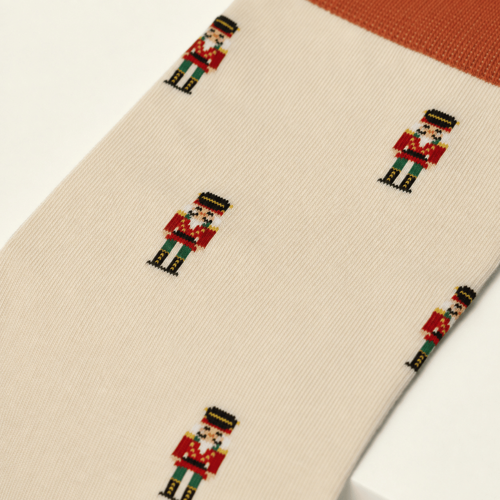 Thumbnail: 1 pair of women's festive bamboo socks Image 14