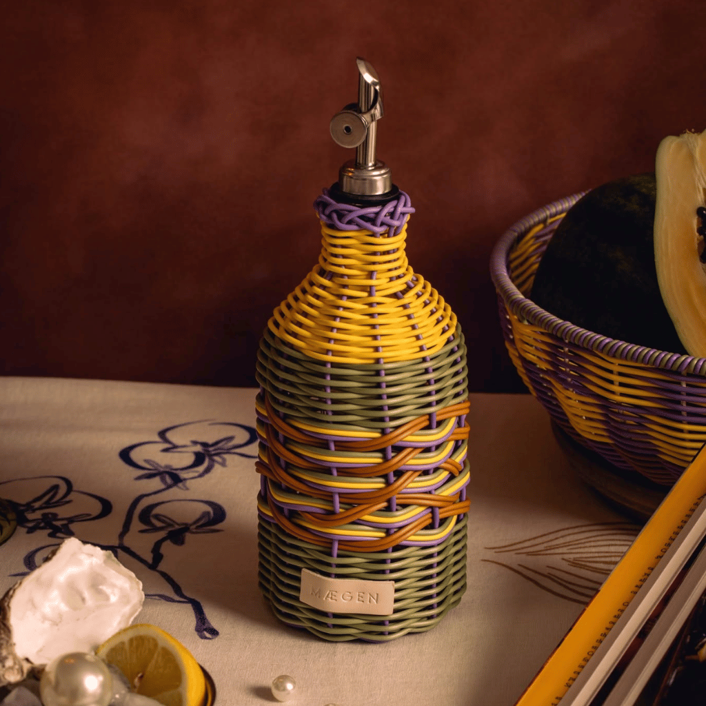 Thumbnail: Hand-woven oil pourer Image 2