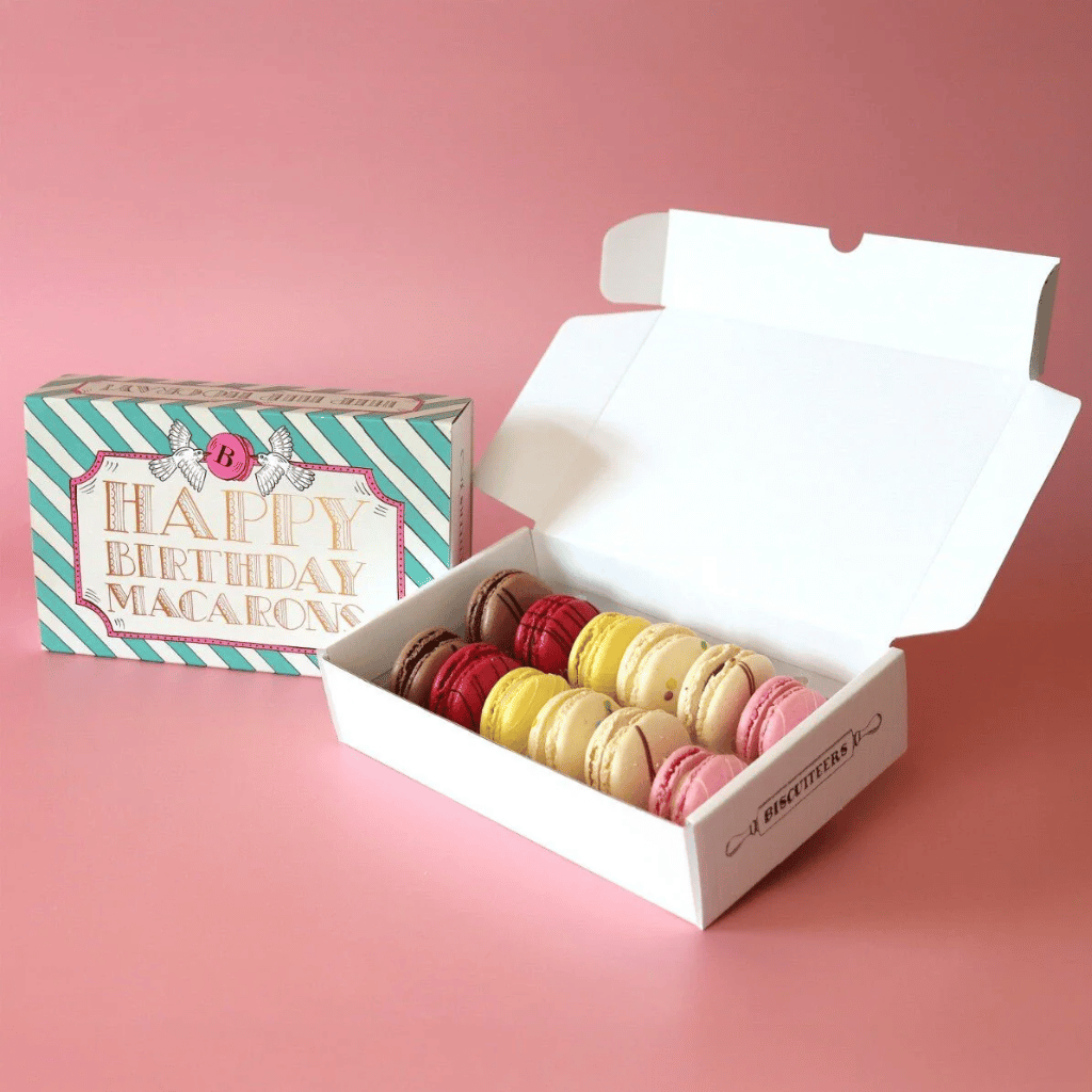 Thumbnail: 12 Birthday macarons Image 3
