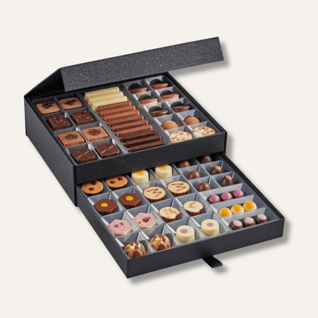 Thumbnail: Chocolate cabinet Image 4