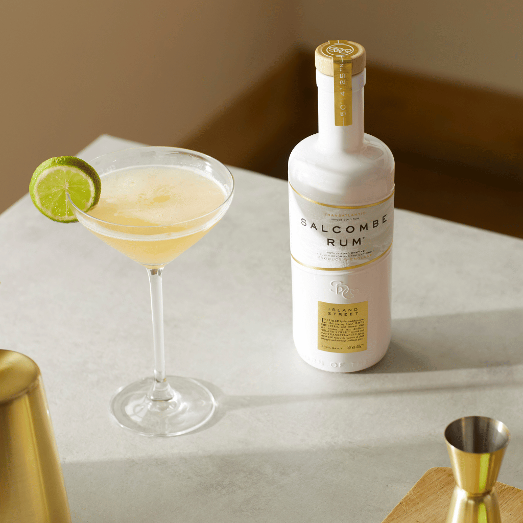 Thumbnail: Island Street rum with ginger ale Image 1