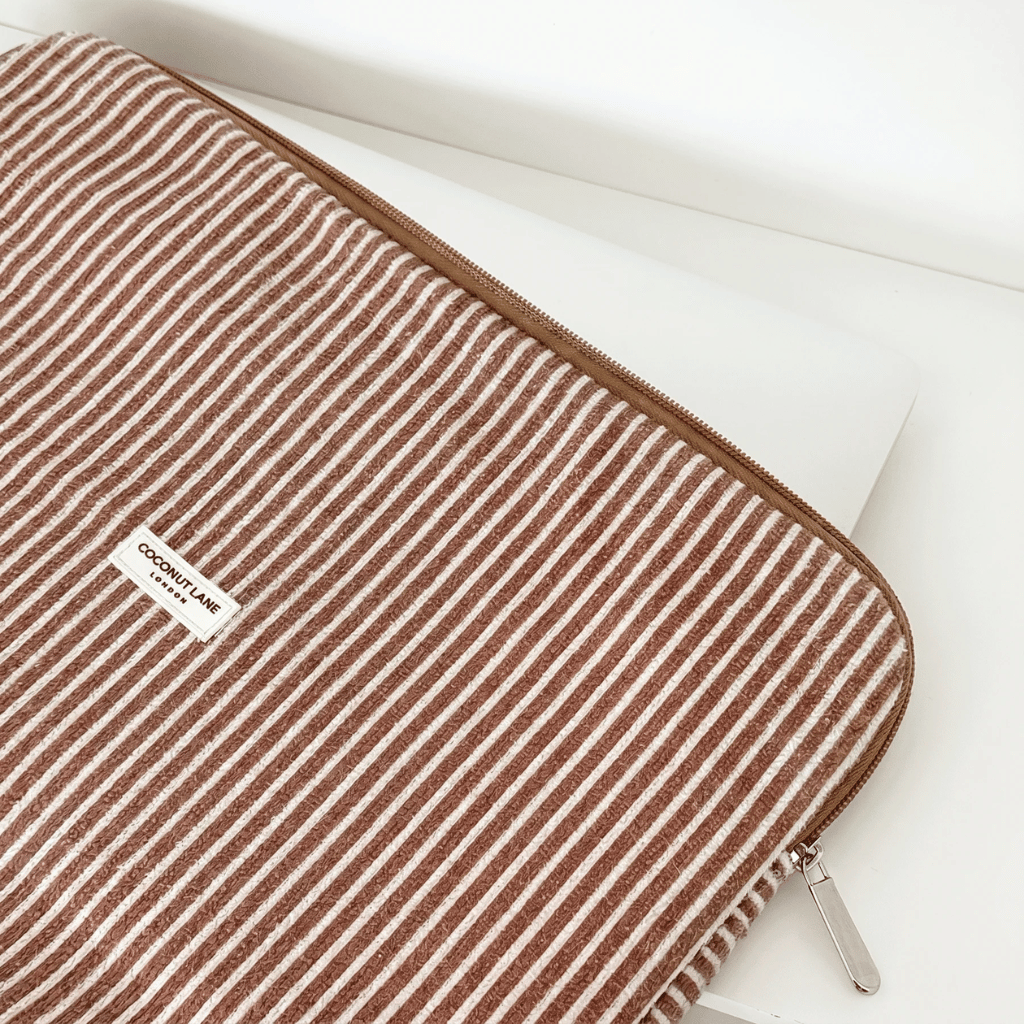 Thumbnail: Textured laptop sleeve Image 8